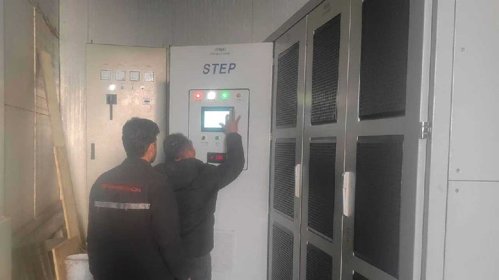 三相異步電動機與變頻驅動配合工作的流程圖